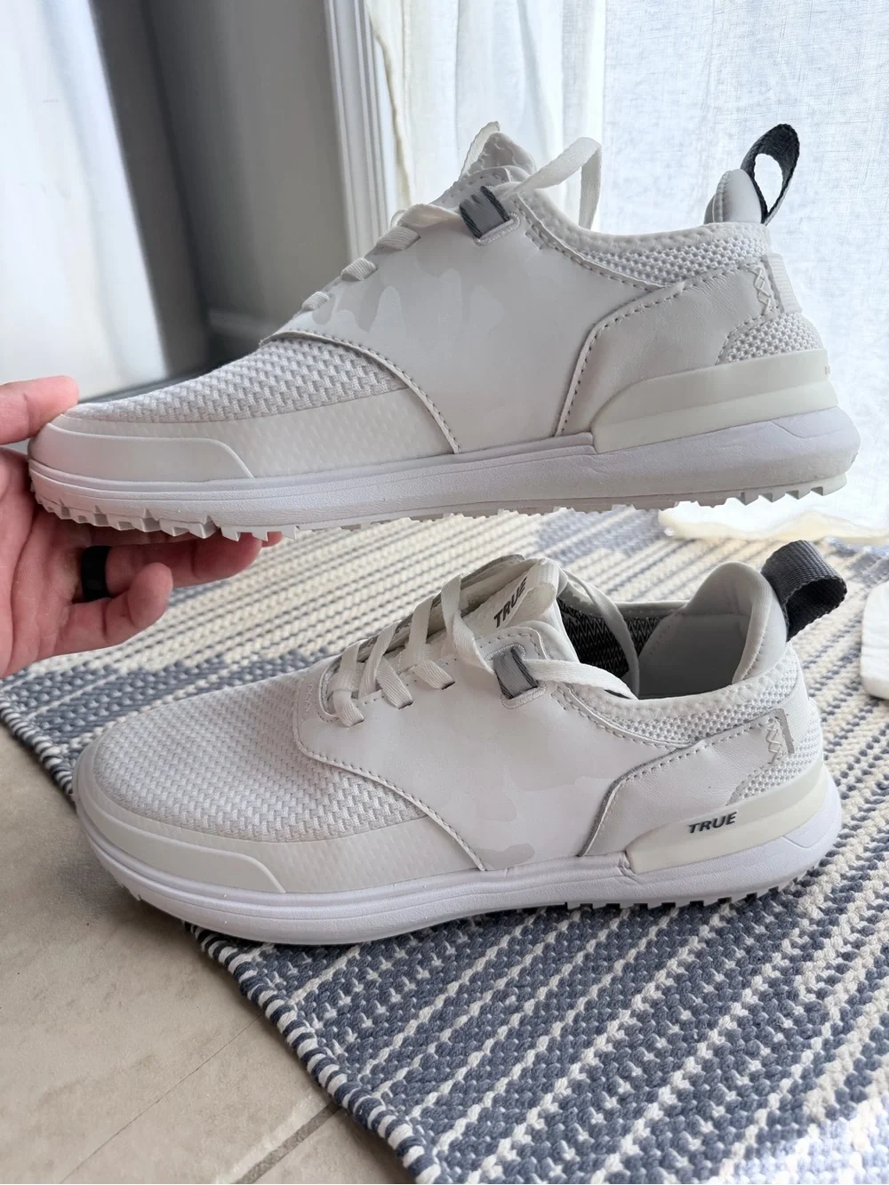 True Linkswear Lux Hybrid Spikeless Golf Shoes Hi Vis White Size 10.5 MINT